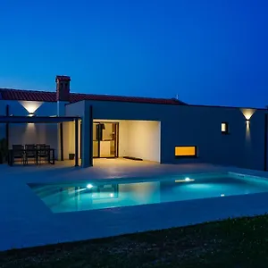 Lia With Pool - Luxury In Vintijan, Near And Medulin Villa Pula